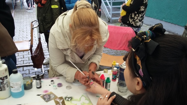 Bodypainting Bodypainting auf den Handrücken