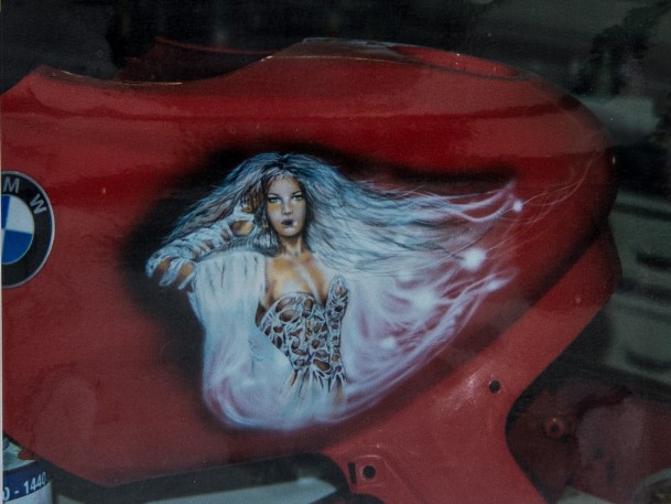 Airbrush mit einer Fee als Fantasy-Motiv