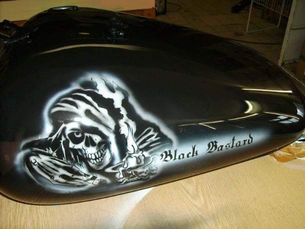 Airbrushmotiv auf Motorradtank