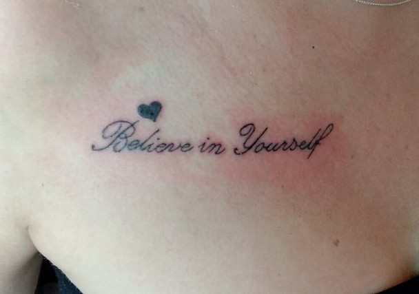 Tattoo mit dem Schriftzug Believe in Yourself