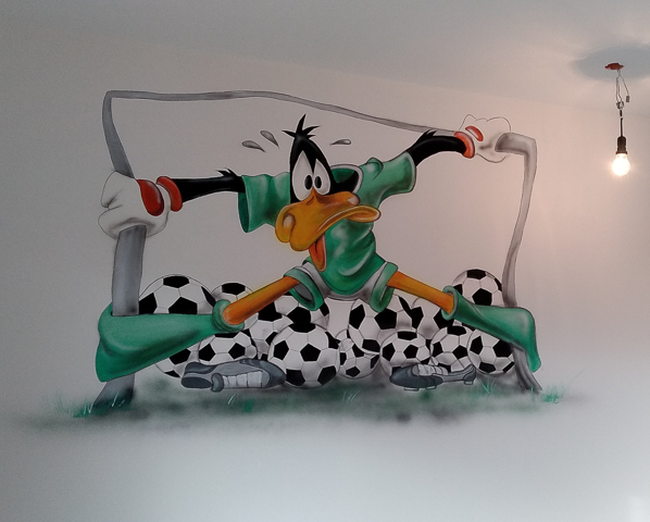 es wurden Zeichentrickfiguren auf die Wand geairbrush und gemalt