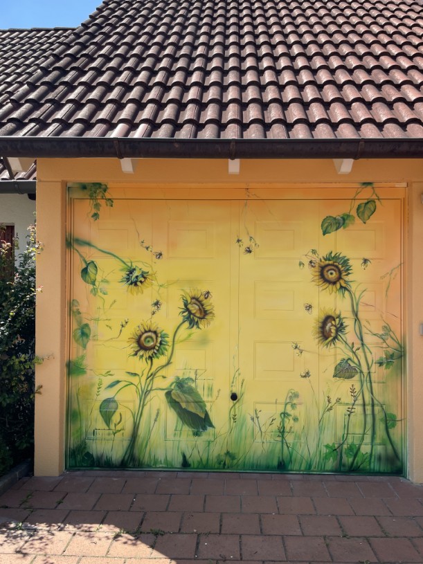 Airbrush-Garagentor Airbrush.-Garagentor wurde in gelbtönben und grüner gearibrusht und gemalen