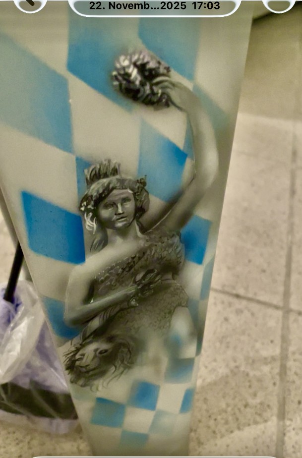 es wurde auf einen Fahrradramen der König Ludwig von Bayern geairbrusht